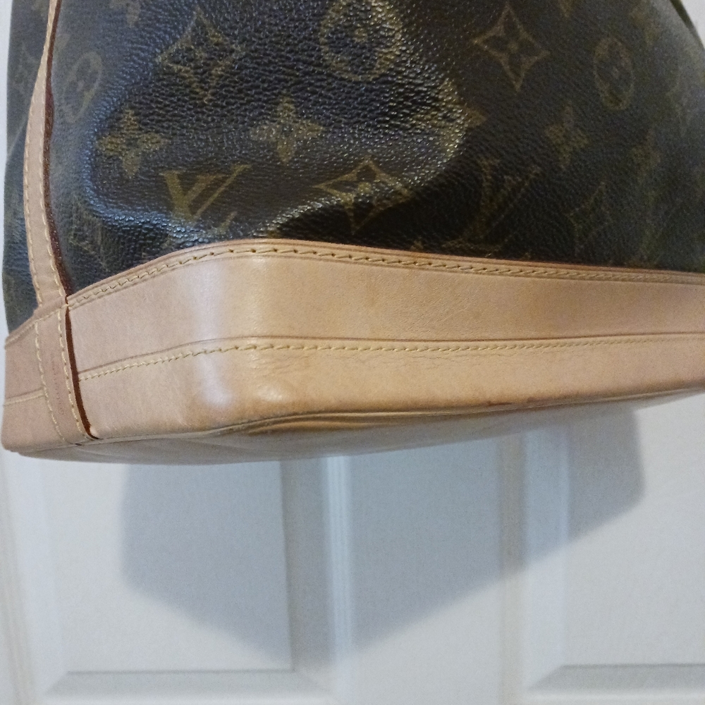 (AUTHENTICATED)Louis Vuitton Shoulder Bag - Picture 6 of 10
